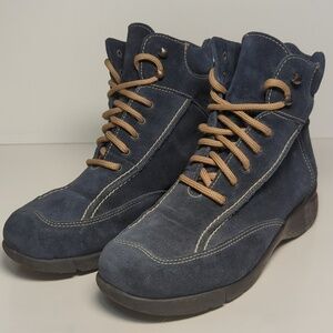 LA Canadienne Trista Suede Ankle boots women's size 6